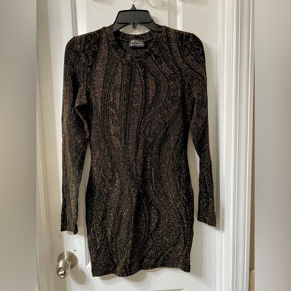 Sparkly black and gold dress 🖤✨